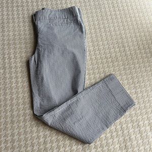 Ann Taylor maritime print capris Size 2. EUC